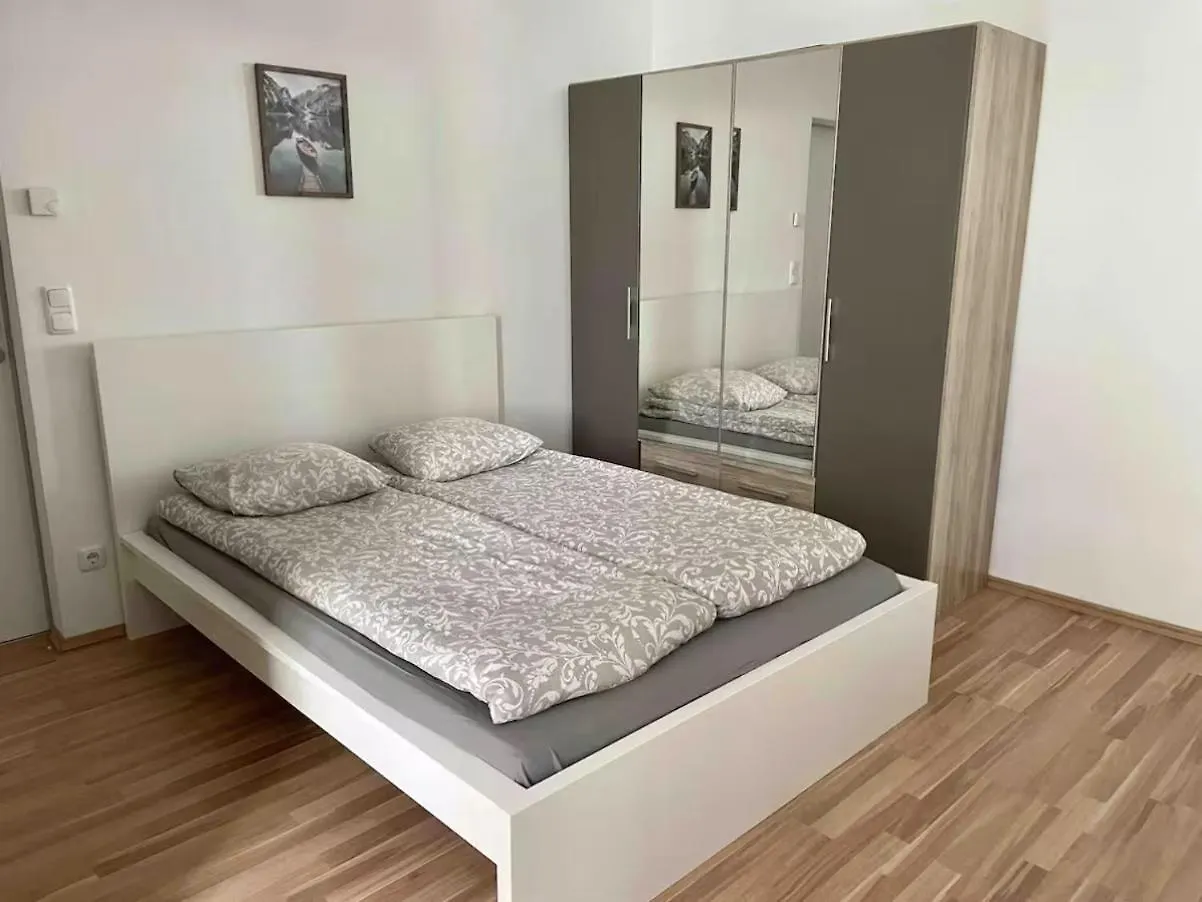 Central Station Long-Term Apartment Wien